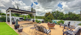 San Antonio Home - Outdoor Oasis & Greenbelt Views