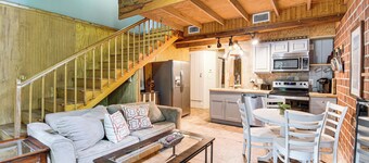 Riverfront Angler's Cabin in Fairhope w/ Deck!