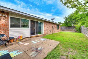 Interior - Near Lewisville Lake: Home in The Colony w/ Yard! (The Colony)