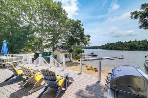 Plymouth Getaway w/ Private Lake Beach + Kayaks!