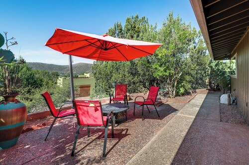 Hot Tub & Mountain Views: Spacious Home in Sedona