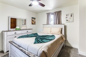 House (5 Bedrooms) | Interior