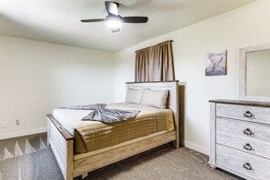 House (5 Bedrooms) | Interior - Hot Tub & Mountain Views: Spacious Home in Sedona (Sedona)