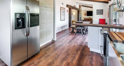 Hot Tub & Mountain Views: Spacious Home in Sedona