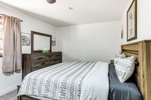 House (5 Bedrooms) | Interior - Hot Tub & Mountain Views: Spacious Home in Sedona (Sedona)