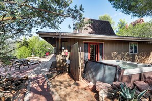 House (5 Bedrooms) | Interior - Hot Tub & Mountain Views: Spacious Home in Sedona (Sedona)