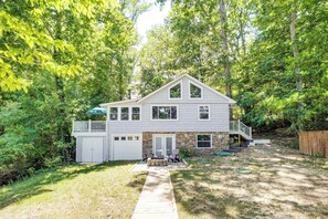 Interior - Lakefront Lusby Home w/ Fire Pit: 3 Mi to Beach! (Lusby)