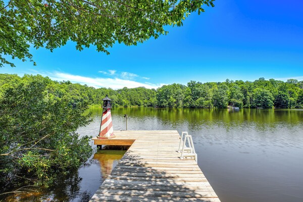Lakefront Lusby Home W/ Fire Pit: 3 Mi To Beach! - Lusby, MD