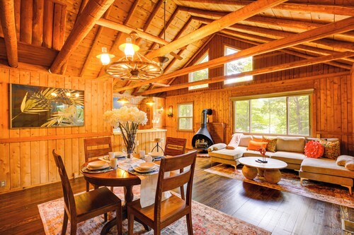 Lakefront Lusby Home w/ Fire Pit: 3 Mi to Beach!