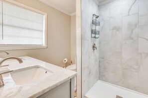 House (4 Bedrooms) | Interior - Inviting Jacksonville Home < Half Mi to University (Jacksonville)
