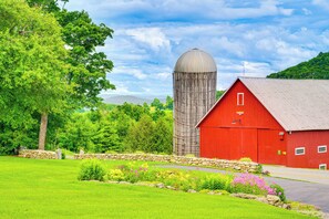Interior - Idyllic Vermont Farmhouse: Mtn Views on 200 Acres! (Groton)