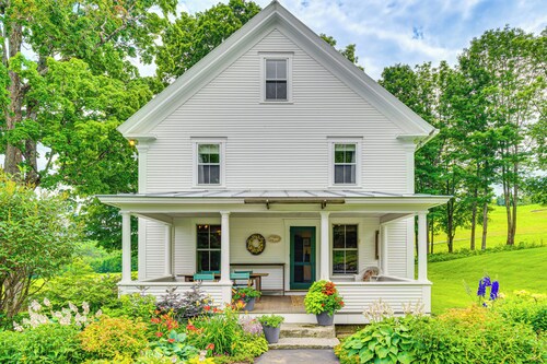 Idyllic Vermont Farmhouse: Mtn Views on 200 Acres!