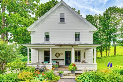 Idyllic Vermont Farmhouse: Mtn Views on 200 Acres!