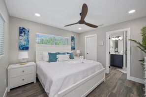 3 bedrooms, iron/ironing board, Internet, bed sheets - 🦩Canal Front Home with Covered, Private Pool-Flamingo Bay🦩 (Fort Myers Beach)