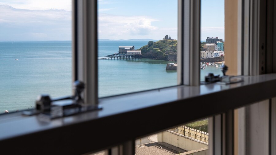 Nash House - Seafront With Parking Close to Town