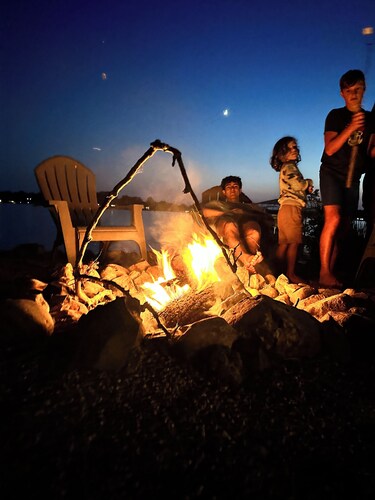 Spacious House + boat house on clear, sandy-bottom lake. Arcade + Billiards room