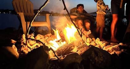 Spacious House + boat house on clear, sandy-bottom lake. Arcade + Billiards room