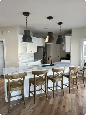 Frigorífic, microones, forn i placa de cuina 