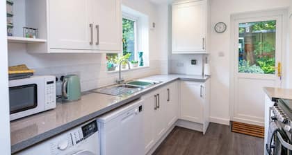 Hawthorn View: Bristol Large House STAE-Homes