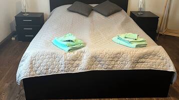 2 Schlafzimmer, Schreibtisch, Reisekinderbett, WLAN