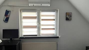 2 bedrooms, desk, WiFi, bed sheets