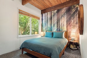 3 bedrooms, iron/ironing board, WiFi, bed sheets - Stylish, Private, Sunny Spot close to Everything - Excellent Location! (Guerneville)