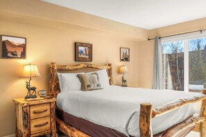 2 bedrooms, desk, iron/ironing board, WiFi