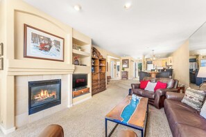 Téléviseur, foyer, chaîne audio, bureau