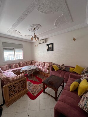 Living area - 2-bedroom apartment for 7 people (Meknès)