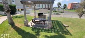 Condo, 1 Bedroom | Outdoor dining