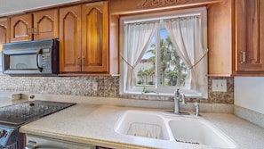 Private kitchen - Salty Soldi 2 Bedroom Condo by RedAwning (Siesta Key)