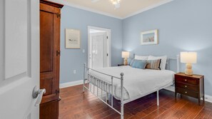 House, 6 Bedrooms | 6 bedrooms, soundproofing, free WiFi - The Bluefin 6 Bedroom Home by RedAwning (Destin)