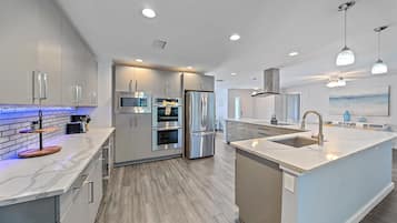 House, 3 Bedrooms | Private kitchen | Fridge, oven, stovetop, coffee/tea maker