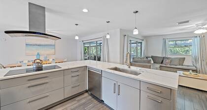 Sarasota Serenity 3 Bedroom Home by RedAwning