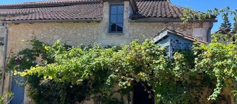 Pretty gîte in the center of town with view of Bourdeilles castle