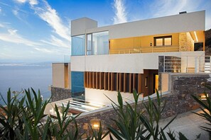 Villa | 19 bedrooms - Ocean View Luxury Villa (Malevizi)