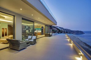 Villa | 19 bedrooms - Ocean View Luxury Villa (Malevizi)