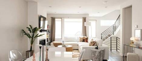 电视、壁炉、办公室