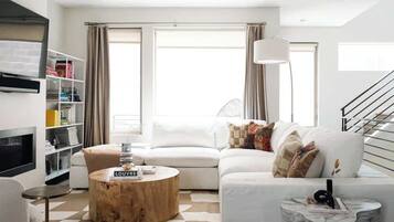 Fernseher, Kamin, Arbeitsbereiche