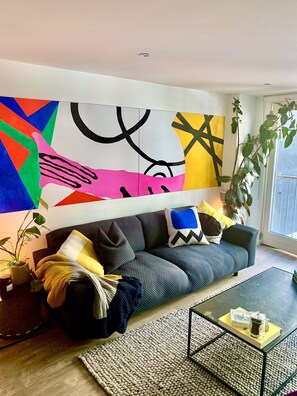 Smart TV - The Hoxton Nest - 1 bed Flat in Shoreditch  (London)