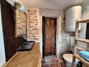 Håndklær og toalettpapir