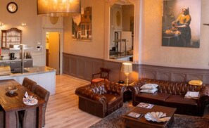 Tv, dvd-afspiller, bøger, stereoanlæg