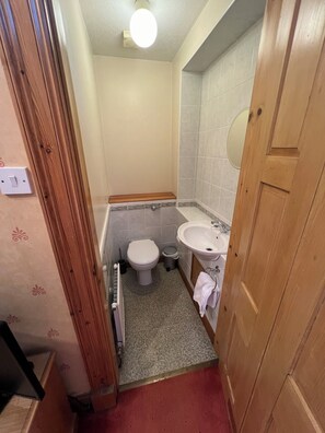 Double, En-suite | Free WiFi - Butlers Guest House (Aberdeen)