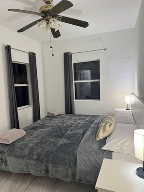 8 chambres, fer et planche à repasser, Wi-Fi, draps fournis