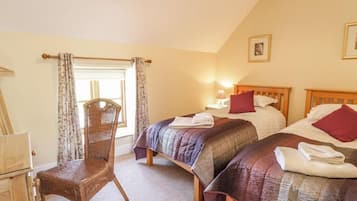 House | 4 bedrooms, iron/ironing board, free WiFi, bed sheets