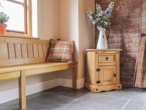 House | Interior - Cosy Barn - Sleeps 8, Hot Tub & Countryside Views (Corwen)