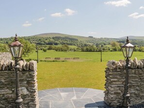 House | Property grounds - Cosy Barn - Sleeps 8, Hot Tub & Countryside Views (Corwen)