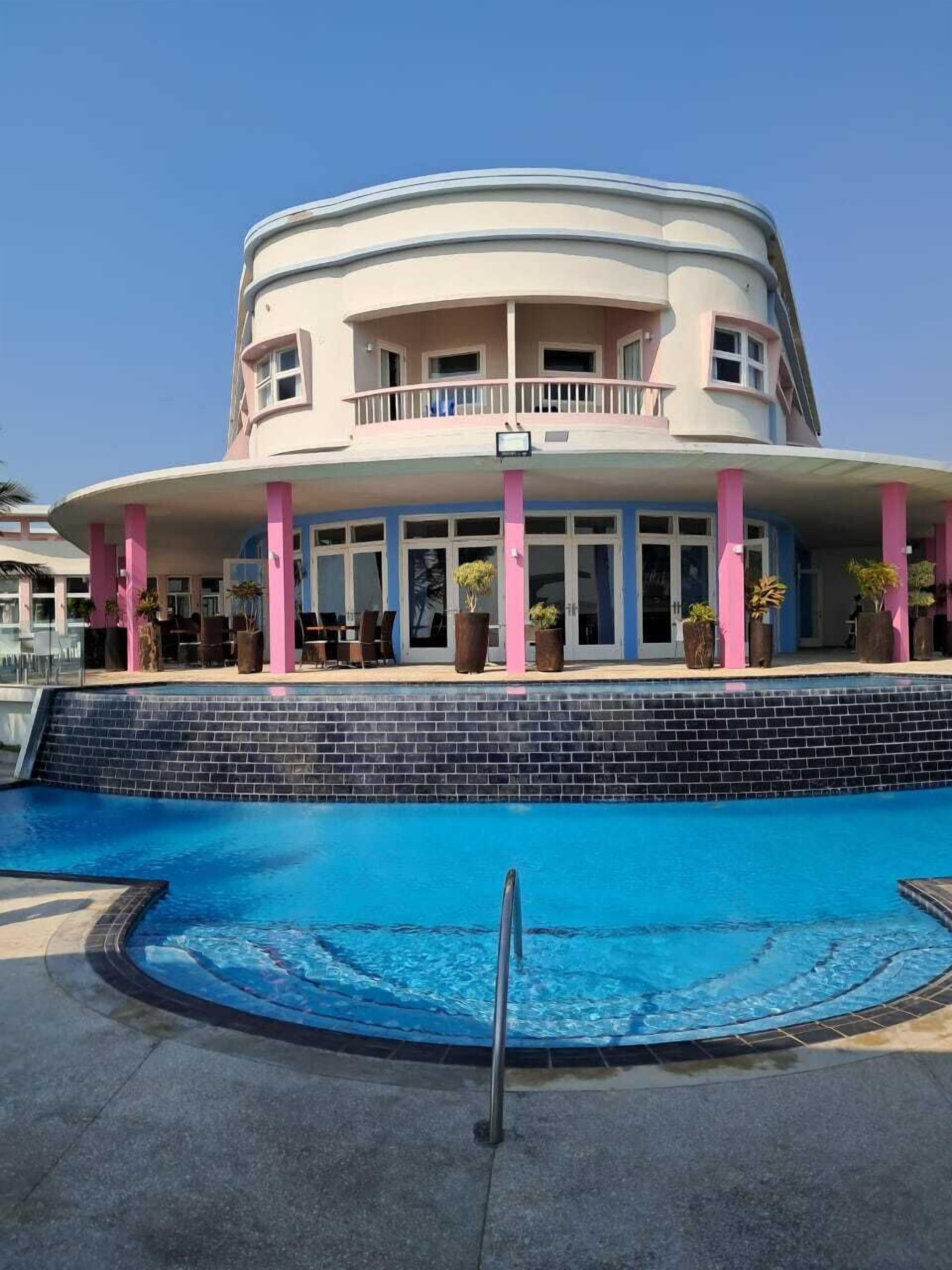2 outdoor pools, pool umbrellas, sun loungers