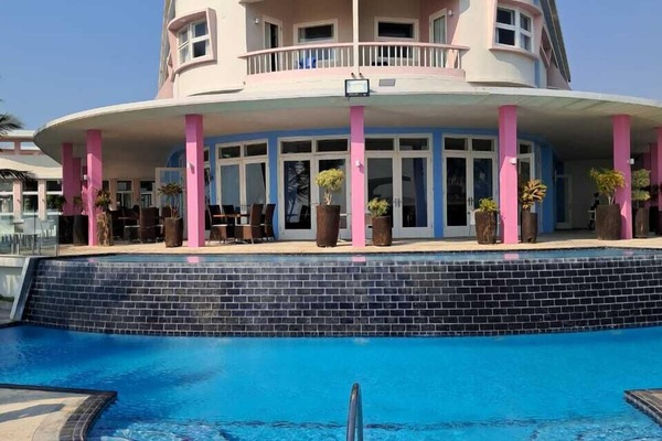 2 outdoor pools, pool umbrellas, sun loungers