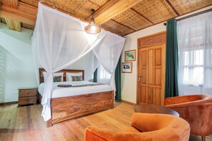 Free minibar items, in-room safe, desk, laptop workspace - Gorilla Leisure Lodge (Bugambira)